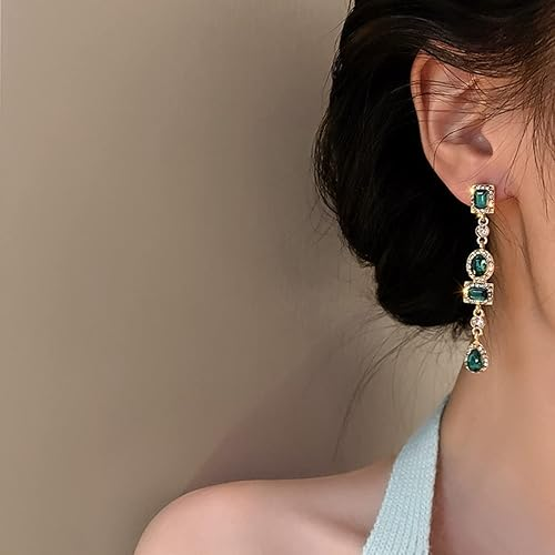 itsLightMagic's tweet photo. May Birthstone Emerald : A symbol of love, renewal &amp; abundance. It radiates heart-chakra energy and timeless luxury; Perfect for those who embrace growth, elegance, and Soulful beauty. Check here https://t.co/JCFXYd1BgR
.
.
#MayBirthstone #Gemstone #HeartChakra #Healingcrystals https://t.co/BTdsBtvKLU