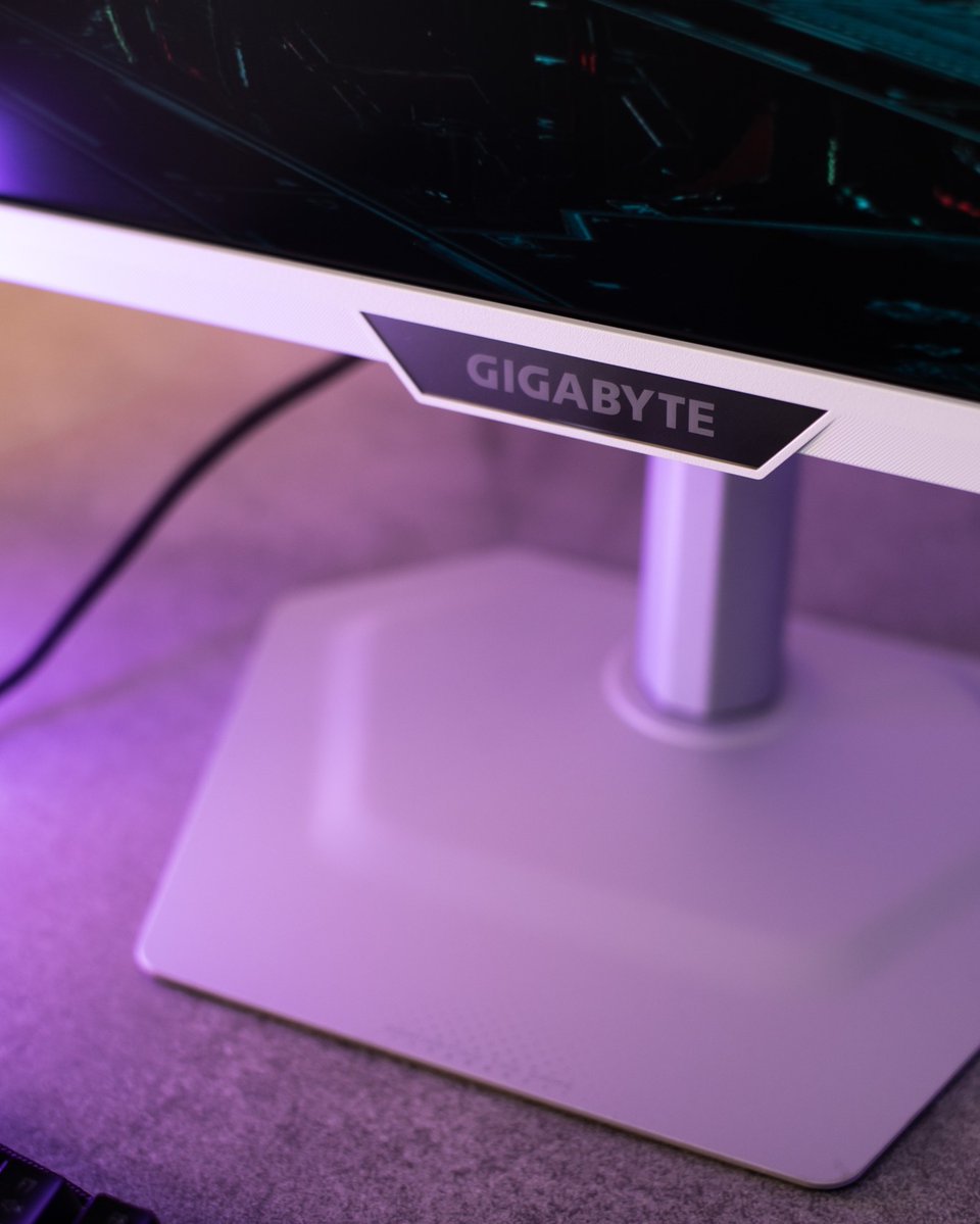 GIGABYTE_DE's tweet image. GIGABYTE AORUS AERO GiMATE AI TOP GAMING POWER 😎

GIGABYTE M27UP ICE 🤍

Dank an 💘🛠📸🎥💻: @ aorus_fr

#GIGABYTE #AORUS #pcbuild #pcmr #gamer #custompc #liquidcooling