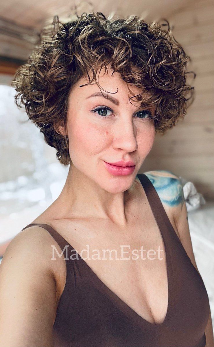 MadamEstet's tweet photo. The best part of my routine is catching the morning light and taking my time for the first 15 minutes. Hello, world! How are you? ☀️ #Milf #Mistress #GM #JOI #Femdom https://t.co/hqjSOOg34c