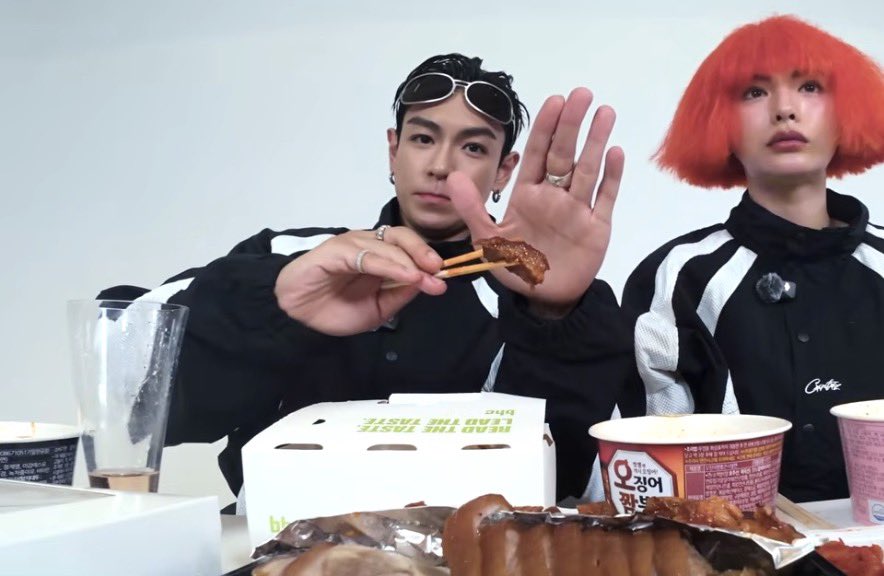 🐬🪐 tweet media