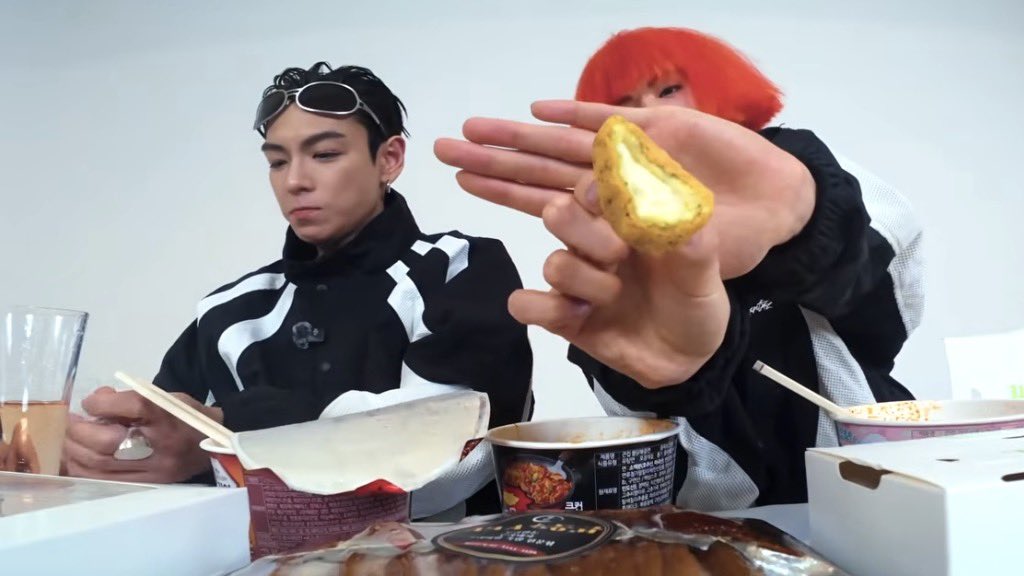 🐬🪐 tweet media