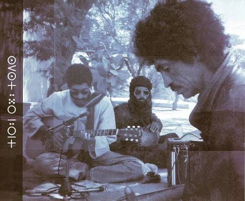 Estoy dando volteretas con el hecho de que Iyad Ag Ghali, líder del JNIM (al-Qaeda en Mali) era el percusionista y escritor de Tinariwen (grupo de “blues del desierto”) hasta los 2000.