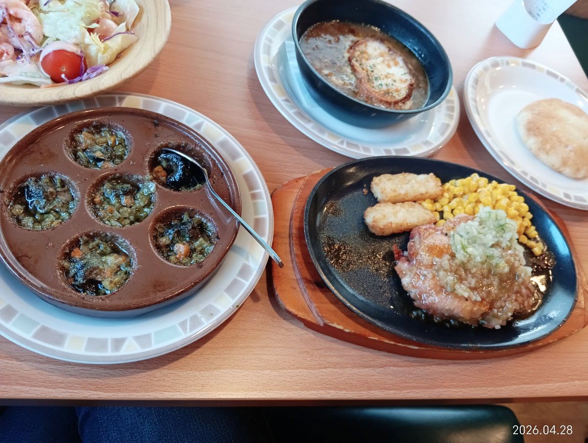 あじ tweet media