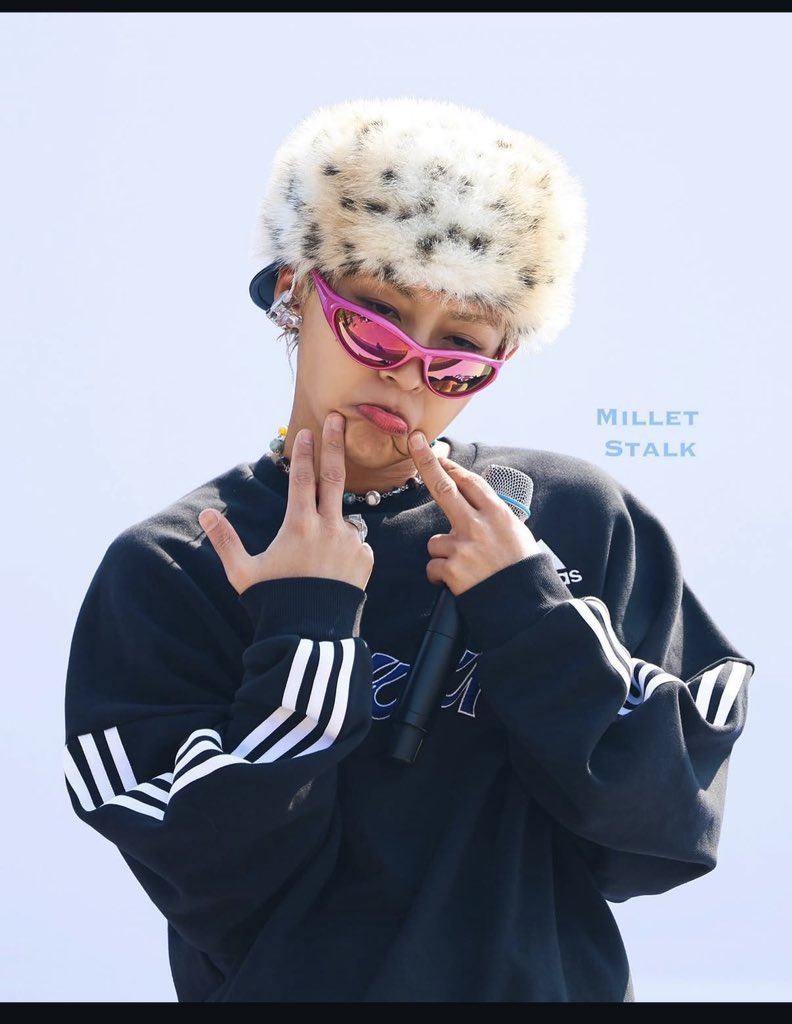 𝚒𝚗𝚊 tweet media