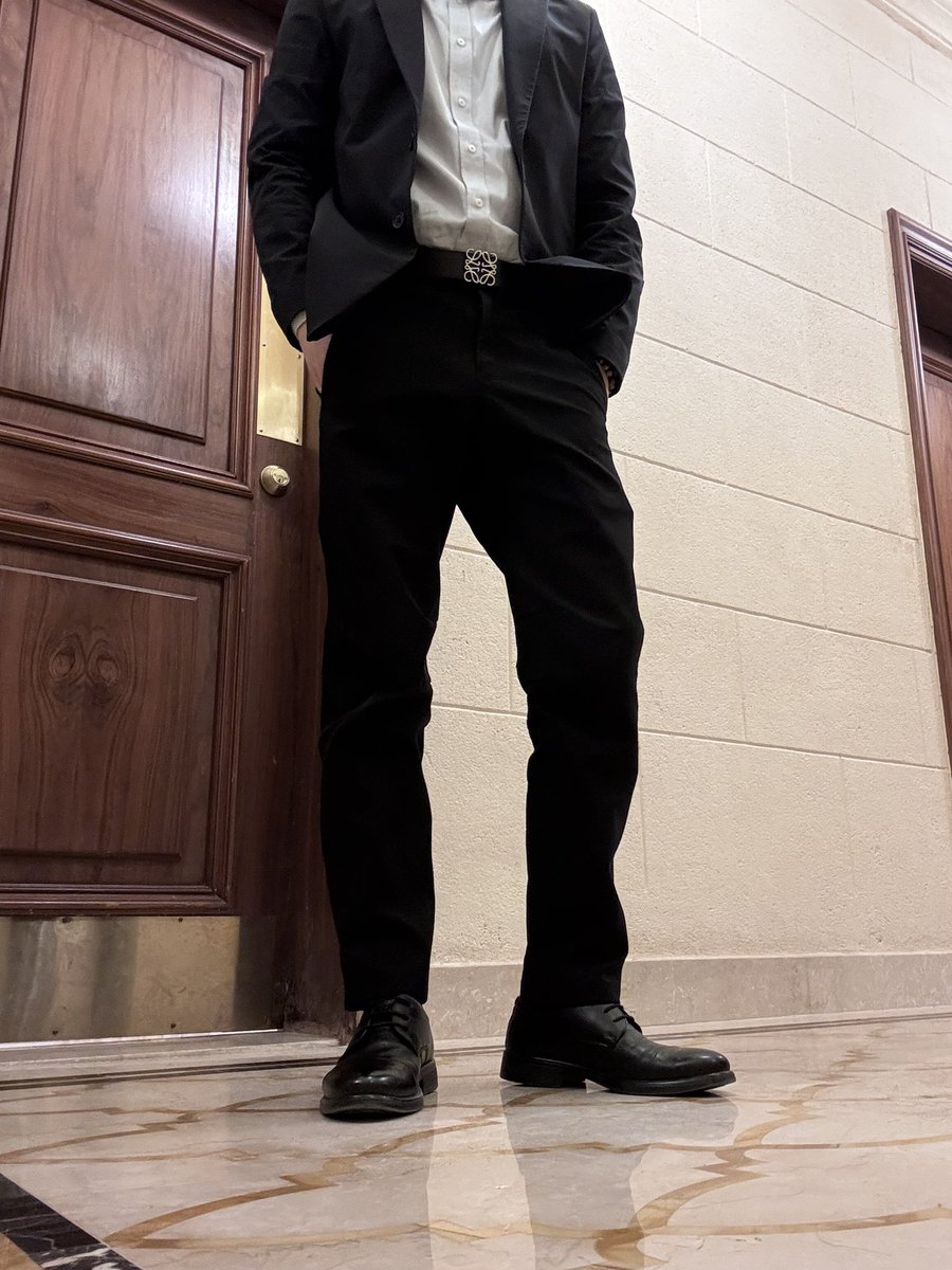dropppedee's tweet photo. 正装day，有点胀 https://t.co/vWlLlF4G3b