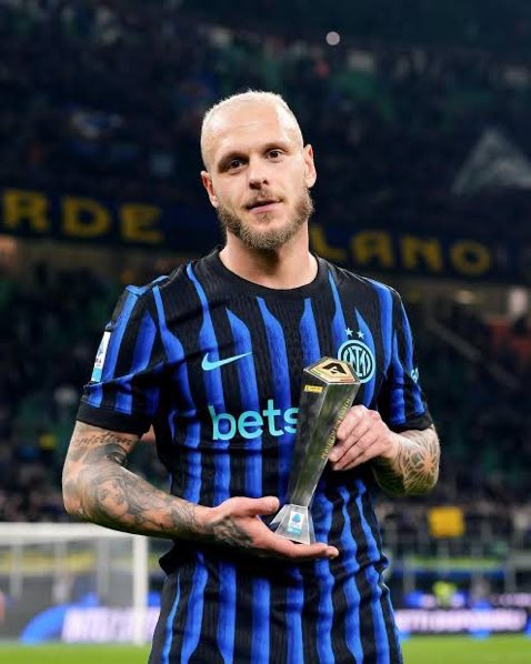 إنتر ميلان يجري محادثات لتمديد عقد فيديريكو ديماركو حتى عام 2030. مع وجود زيادة متوقعة في الراتب تقديرًا لمستوياته وأهميته داخل الفريق. المصدر: فوتبول إيطاليا 