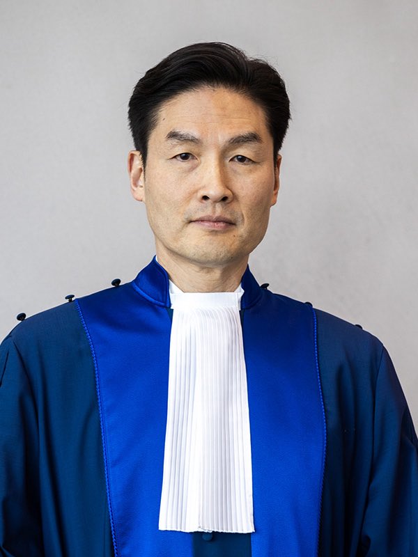Trial Chamber III judges for Duterte trial:

1. Judge Keebong Paek (Korean)
Elected to the ICC in 2023, over 3 decades of experience as legal expert; ex-senior adviser at UN Office on Drugs and Crime, with expertise in transnational crime, terrorism, international cooperation.