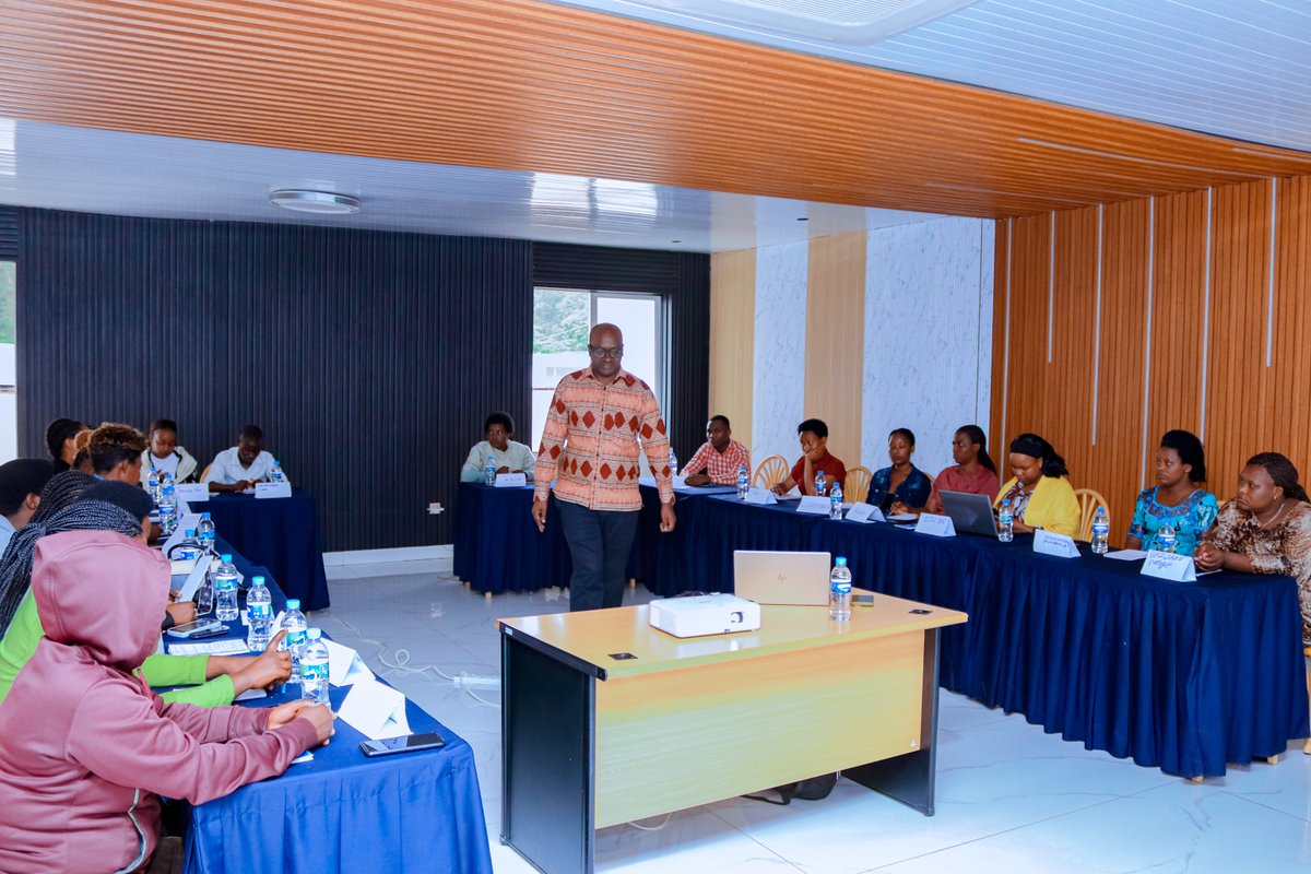 BusinessImanzi's tweet image. Day 2️⃣ of the Investment Readiness training kicked off with a recap of Day 1️⃣,
#Participants sharing insights on strategic growth, market research, BMC and business planning, highlighting key lessons as key take aways from Day 1
#AgriMSMEs #InclusiveFinance
@ADAimpactlu @PSF_RWA