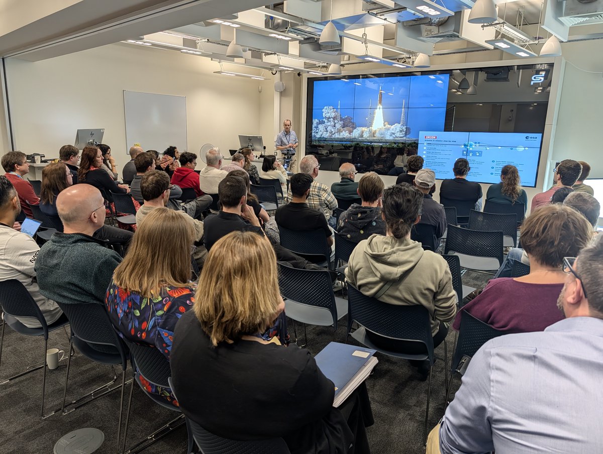 SpaceParkLeic's tweet image. From Apollo to Artemis 🌙

Thanks to Professor John Bridges for a brilliant #SpaceParkConversations talk on why the Moon still holds the key to understanding our Solar System—and what’s coming next.

Great to see such a strong turnout.

#SpaceParkCommunity #Artemis #SpaceScience