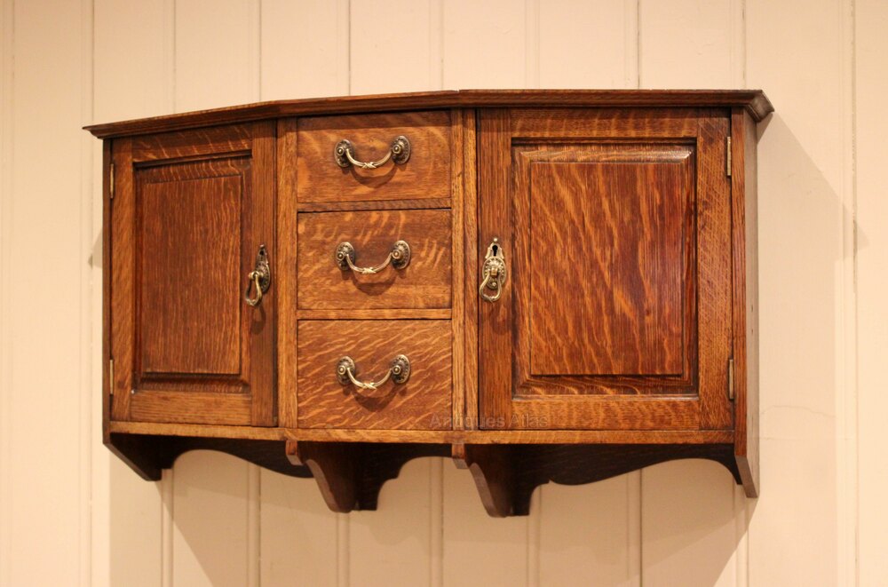 antiques_atlas's tweet image. For SALE on Antiques Atlas we have this
Arts &amp;amp; Crafts Oak Wall Cabinet antiques-atlas.com/antique/arts__…  From  Worboys Antiques and Clocks of Beaconsfield #antique #antiques #antiquefurniture #artsandcraftsfurniture