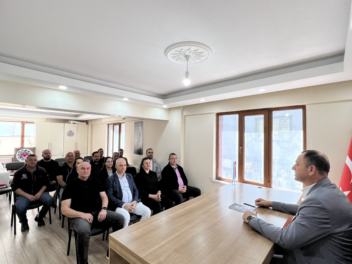 gny39's tweet photo. Türk Metal Sendikası Kapaklı Şubemize bağlı
işyerleri baş temsilcilerimiz ile toplantımızı
gerçekleştirdik.#1Mayıs programımız ve güncel konularda istişarelerde bulunduk.
#EDİRNEDEYİZ
#TürkMetalSendikası
#TürkMetalKapaklıŞube
#LiderimizUysalAltundag https://t.co/3m6OkUjVJR