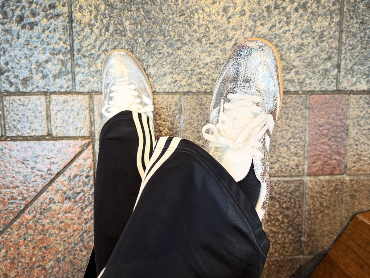 oasis x adidasのロンT、めっちゃお気に入り。miletちゃんほど似合って