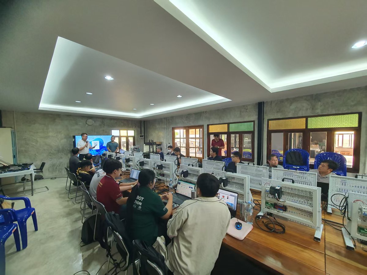 licosplc's tweet image. Tech without borders! 🇹🇭 Our Thai customers are leveling up with LicOS PLC training. 🛠️

Focusing on: ✅ EC200 series (Logic Control) ✅ MC600 series (Motion Control)
Empowering engineers to lead the next wave of #IndustrialAutomation with #Unionscience. 🚀
#LicOS #PLC #TechNews