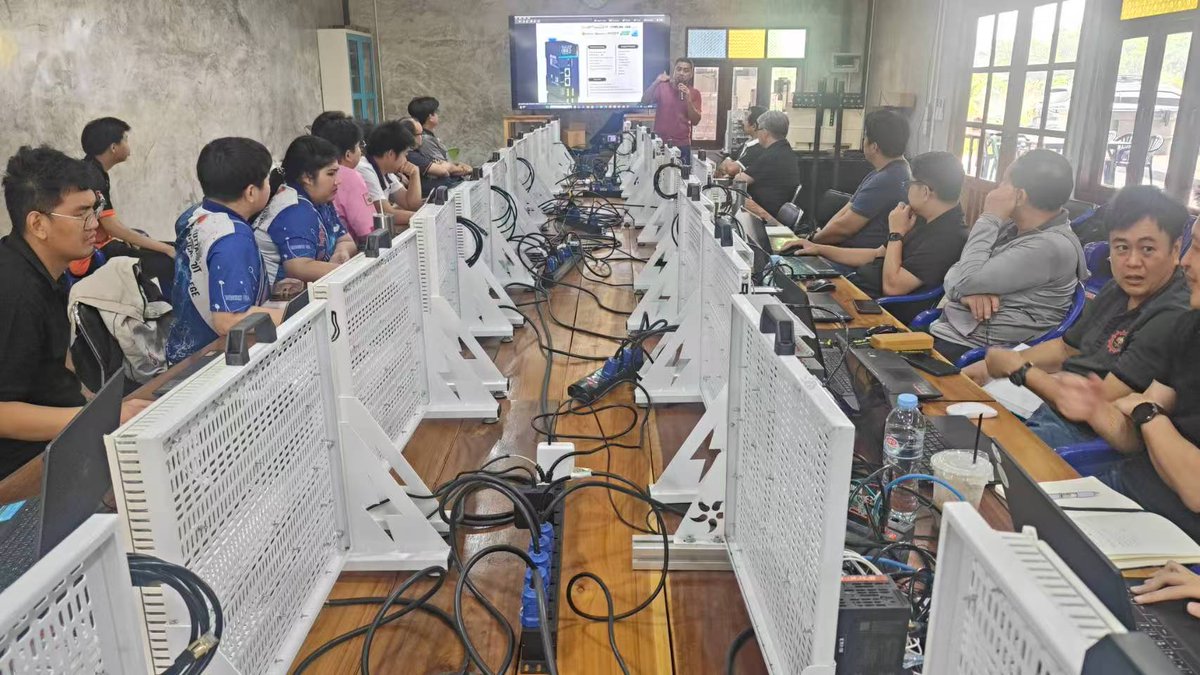licosplc's tweet image. Tech without borders! 🇹🇭 Our Thai customers are leveling up with LicOS PLC training. 🛠️

Focusing on: ✅ EC200 series (Logic Control) ✅ MC600 series (Motion Control)
Empowering engineers to lead the next wave of #IndustrialAutomation with #Unionscience. 🚀
#LicOS #PLC #TechNews