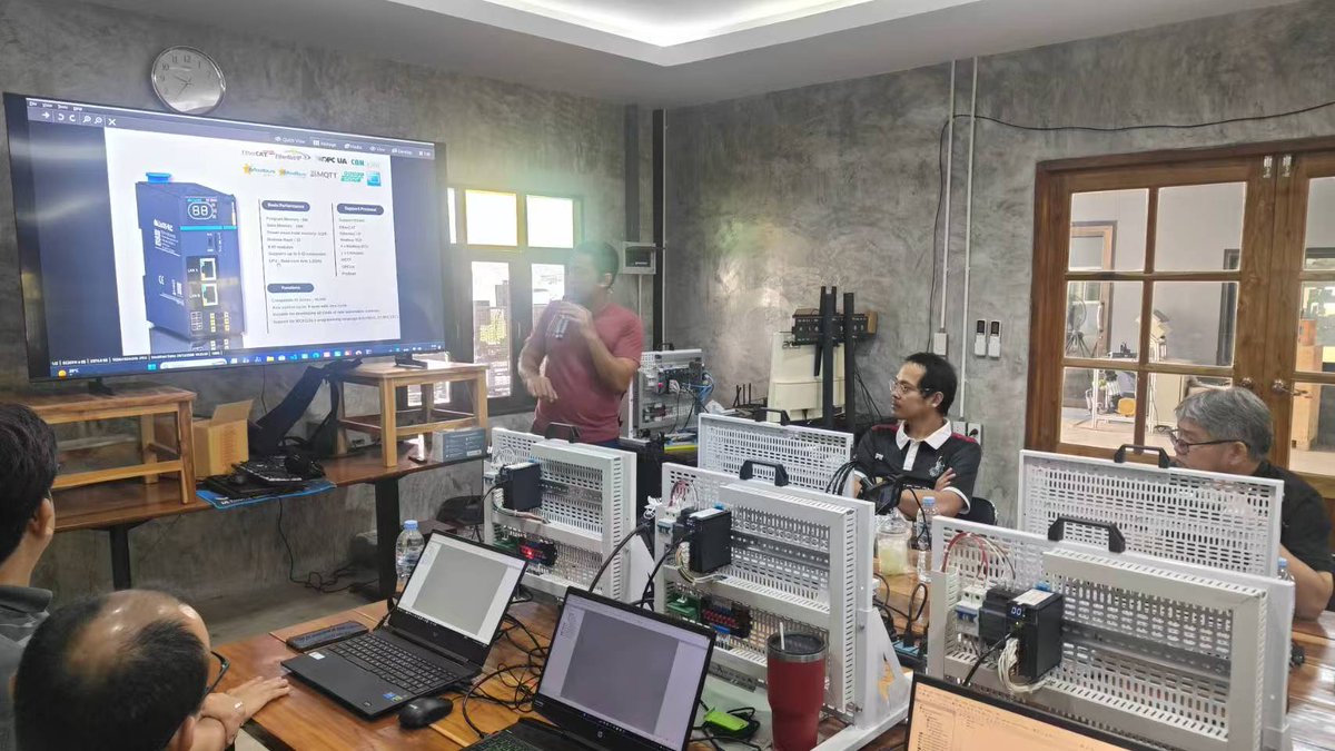licosplc's tweet image. Tech without borders! 🇹🇭 Our Thai customers are leveling up with LicOS PLC training. 🛠️

Focusing on: ✅ EC200 series (Logic Control) ✅ MC600 series (Motion Control)
Empowering engineers to lead the next wave of #IndustrialAutomation with #Unionscience. 🚀
#LicOS #PLC #TechNews