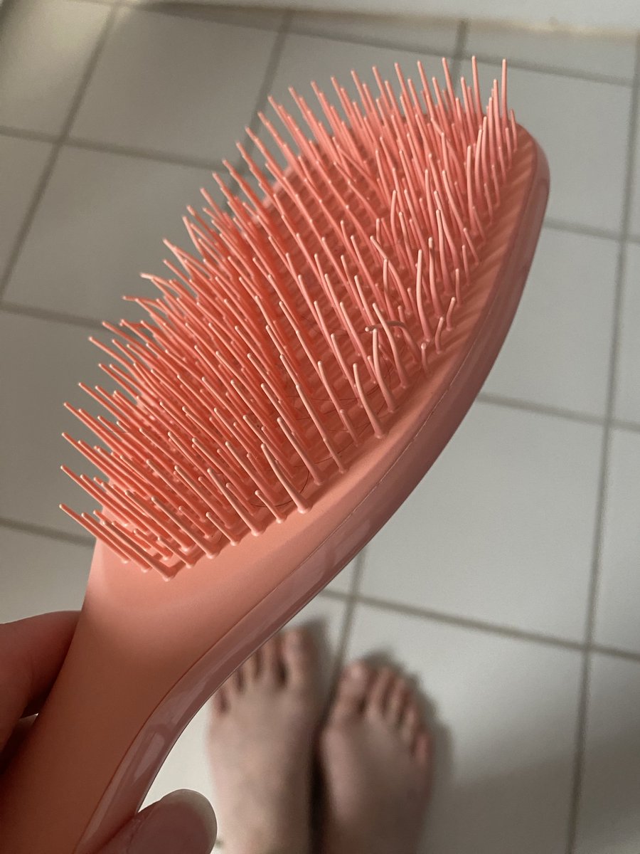 Bought a new brush. 

Used brush with hairdryer. 

Need a new brush 🤦🏻‍♀️ 
(and shouldn’t be paying for it)