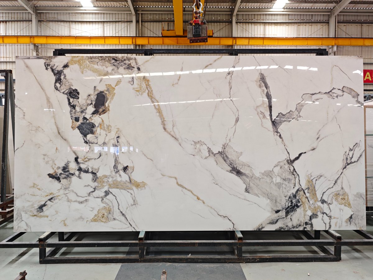 TinaQiuuu's tweet image. CY Stone – Imperial Jade Green
3200 × 1600 × 12 mm | Polished/Matt/Silk
Dramatic veining in emerald and gold transforms any space into a palace. ✨
Send us a DM to discuss your project needs.
WhatsApp: +86 18020765072
#sinteredstone #porcelainslab #bigporcelain #slabkitchen