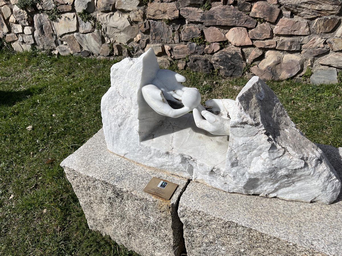 SierraNortecom's tweet image. ¿Aún no conoces el Valle de los Sueños en Puebla de la Sierra? 😍 SierraNorte.com/valle-de-los-s…

#escultura #arte #airelibre #madrid #ElMejorEstiloDeVida #sierrademadrid #SierraNorteMadrid #SierraNorteDeMadrid