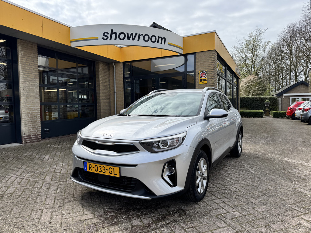 Opeldendungen's tweet image. 🚗 Op zoek naar een frisse, complete en zuinige crossover? Deze Kia Stonic 1.0 T‑GDi MHEV DynamicLine uit 2022 staat klaar voor zijn volgende eigenaar. 
💶 € 16.495,-   👉 Bekijk de Kia hier: garagevanuden.nl/aanbod/5258717…
#KiaStonic #Hybrid #Occasion #GarageVanUden #DenDungen