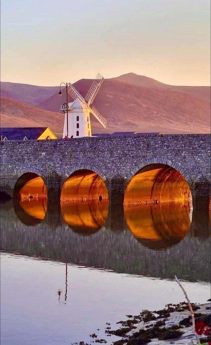 ThisIsIreland3's tweet image. Morning all, Blennerville Bridge &amp;amp; Watermill, in Tralee 😀

📍County Kerry, Ireland ☘️

📸 Pat O' Brien

#Kerry #Ireland #Tralee #Blennerville