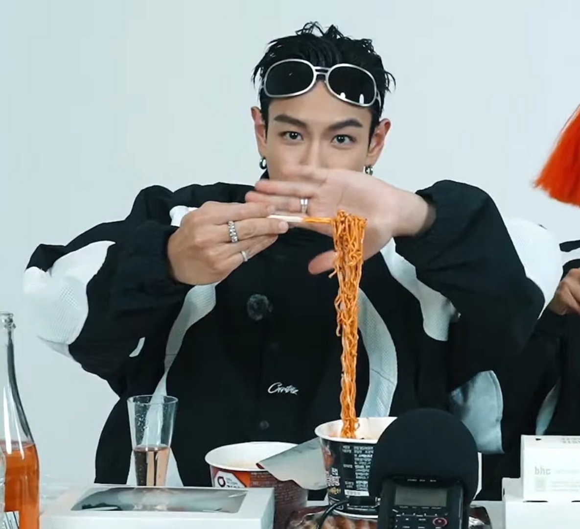 t_alison's tweet image. Aprendió esa pose y nunca mas la soltó jajajaja

#ChoiSeunghyun #TOP #탑