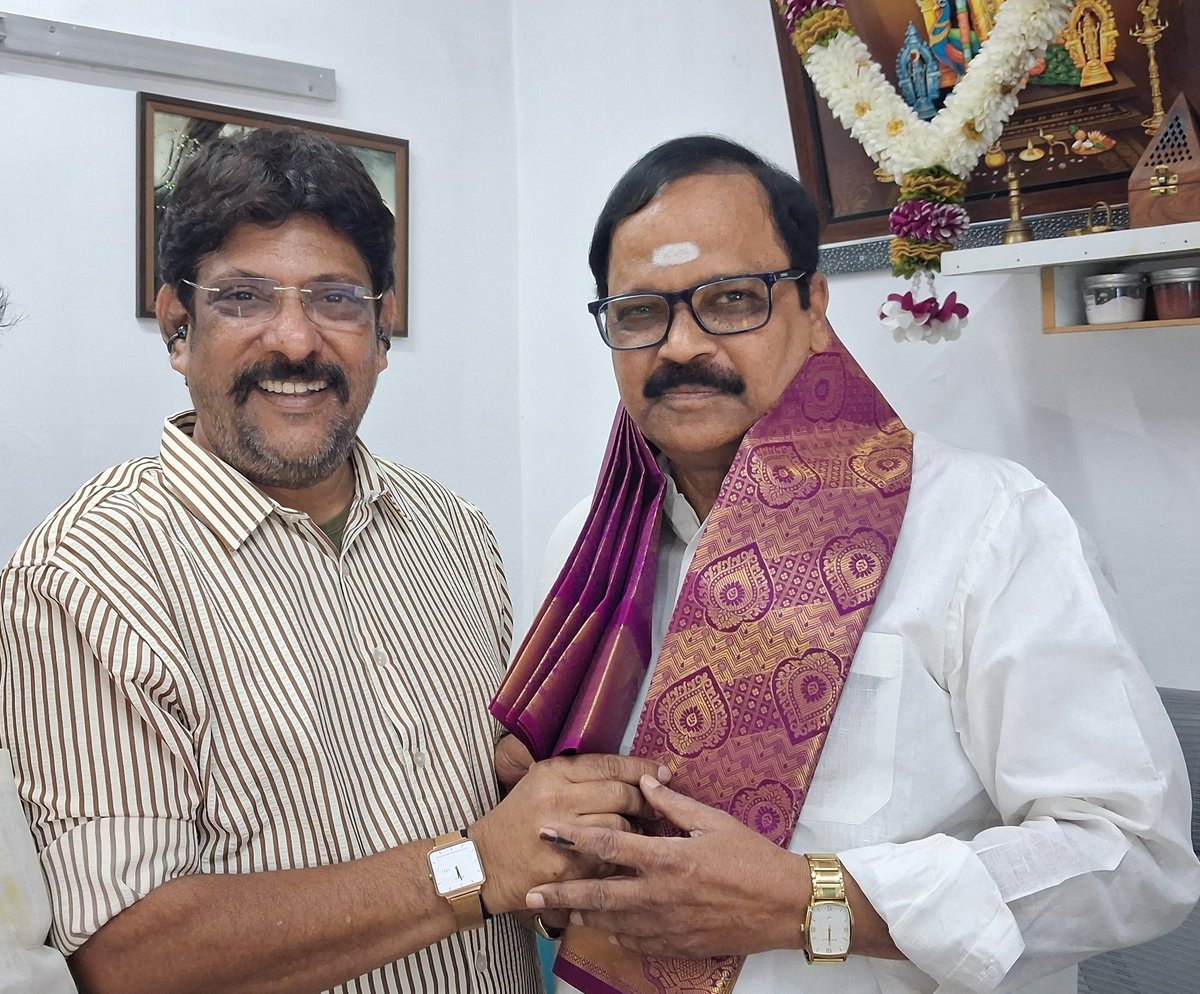 AiPmkoffi's tweet photo. விடுதலை சிறுத்தைகள் கட்சியின் பொருளாளராக நியமிக்கப்பட்டுள்ள அன்புத் தம்பி S.S.பாலாஜி அவர்களுக்கு வாழ்த்துகள்!..
-----------------------------------------

இன்று(28/04/2026) விடுதலை சிறுத்தைகள் கட்சியின் பொருளாளராக நியமிக்கப்பட்டுள்ள திரு S.S பாலாஜி அவர்கள், அனைதிந்திய பாட்டாளி முன்னேற்றக் கட்சியின் தலைமை அலுவலகத்திற்கு நேரில் வந்து நிறுவனர் - தலைவர் மதிப்பிற்குரிய ஐயா திரு சி.என்.இராமமூர்த்தி அவர்களை சந்தித்து தான் பொருளாளராக நியமிக்கப்பட்டுள்ள செய்தியை தெரிவித்து, ஐயா சி.என்.ஆர் அவர்களிடம் வாழ்த்து பெற்றார்!..

கொள்கைப் பிடிப்பு, கடுமையான களப்பணி மற்றும் தலைமைக்கு நேர்மையுடன் நடந்துகொள்ளும் நற்குணம் இவையாவும் 
தம்பி பாலாஜியை இந்த அங்கீகாரம் பெற வைத்திருப்பதாக அய்யா சி.என்.இராமமூர்த்தி நெகிழ்ச்சியோடு வாழ்த்தினார்!..

 வன்னியர் சமூகத்தை சேர்ந்த அன்புத்தம்பி, துடிப்பான இளைஞர் S.S.பாலாஜி அவர்கள் விடுதலை சிறுத்தைகள் கட்சியில் ஒடுக்கப்பட்டோரின் உரிமைக் குரலாய் ஒலிப்பது பெருமைக்குரிய விடயம்,
 கட்சியை பொது நீரோட்டத்தில் சிறப்பாக வழிநடத்தும் அன்புச் சகோதரர் நாடாளுமன்ற உறுப்பினர், விடுதலை சிறுத்தைகள் கட்சியின் தலைவர் திரு. தொல். திருமாவளவன் அவர்களுக்கும் எமது கட்சி மற்றும் வன்னியர் கூட்டமைப்பின் சார்பாக வாழ்த்துகளும் பாராட்டுகளும்!.

திரு.S.S. பாலாஜி அவர்களுக்கு உரிய அங்கீகாரம் உரிய சமயத்தில் கிடைத்ததை எண்ணி  மகிழ்கிறோம்.

உடன் கட்சியின் துணைத் தலைவர் திரு.k. Venkatesan, மாநில தொழில்நுட்ப அணி பொறுப்பாளர் திரு.சு. தண்டபாணி மற்றும் அமைப்புச் செயலாளர் v. சற்குரு போன்றோர் உடன் இருந்தனர்!..

@VckBalaji @thirumaofficial @vckdigital