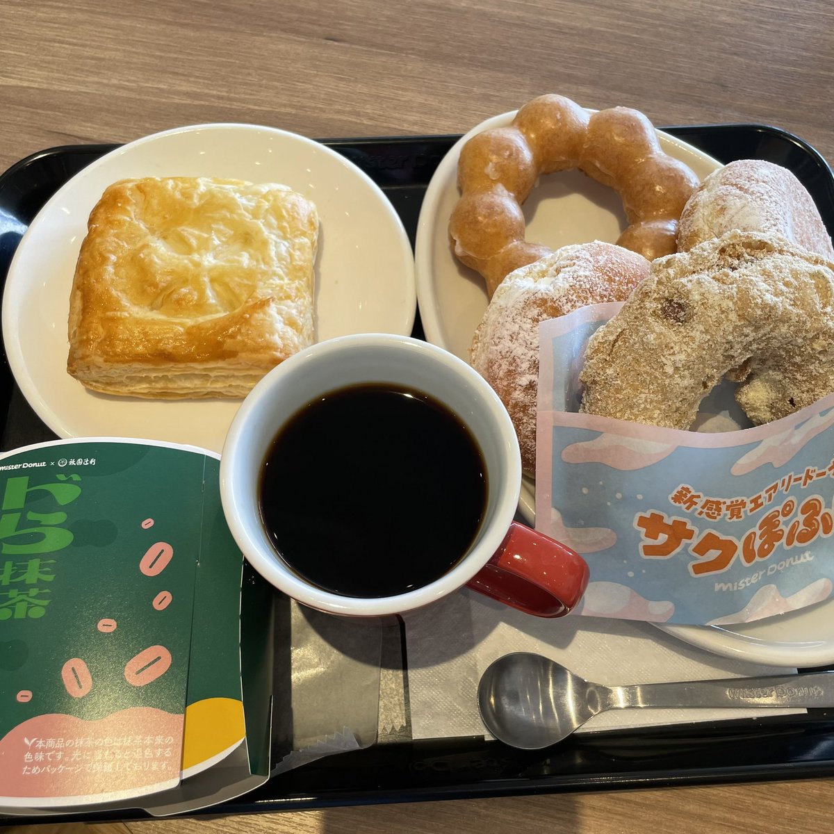 raimu_splzel's tweet photo. ミスド食べ放題！やってきた！
もっとお腹を空かせるべきだった、、ドーナツ6つで終了😇赤子が泣き出さなければもう少しはいけたと思う〜悔しい😭
甘いの好きでもさすがに辛くなるので食事系のパイに救われた🫶🏻 https://t.co/egQF07De3M