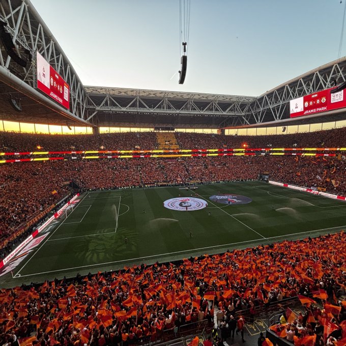 Galatasaray, yarın saat 20.00'de RAMS Park'ta taraftara açık antrenman yapacağını açıkladı.