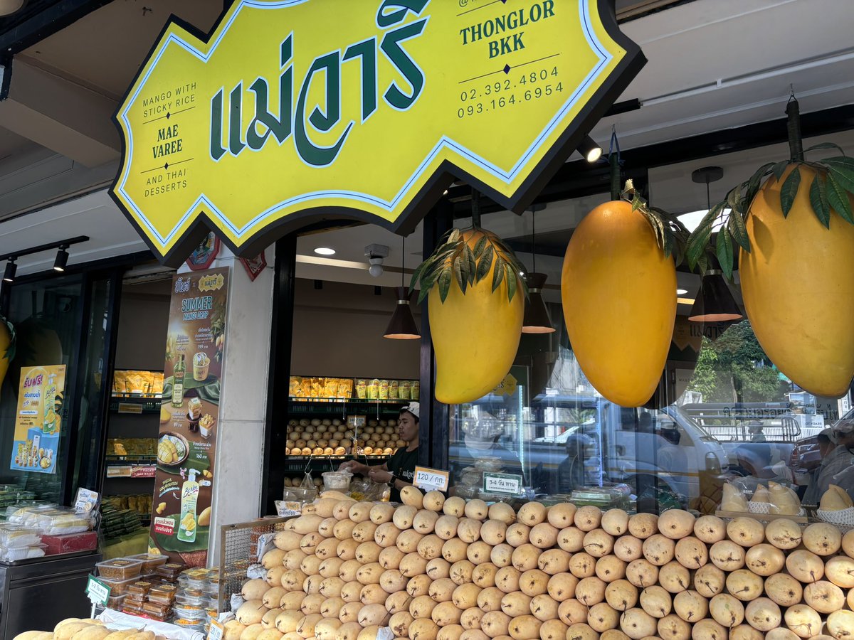 talesouptravel's tweet image. カオニャオマムアン好きなら、一度は行きたいマンゴースティッキーライスの人気店。

📍Mae Varee（メーワーリー）
BTSトンロー駅から徒歩すぐ

#バンコク #タイ旅行 #MaeVaree #タイスイーツ #トンロー #Bangkok #ThailandTravel