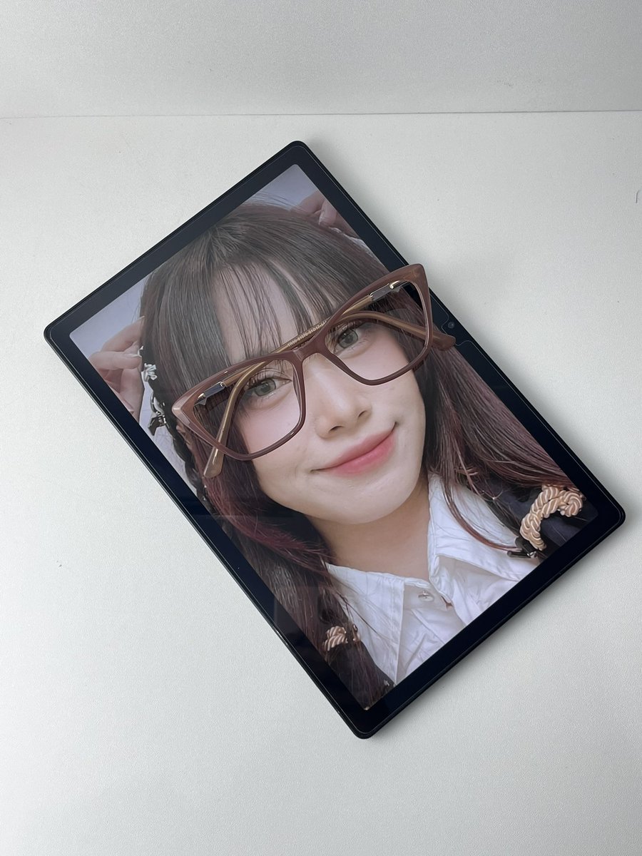 ini_alyak's tweet photo. fotoku pas mau perfom di ganbatte kemaren di buat foto produk WKKWKKWKWK LUCU JG🤏🏻 https://t.co/5E6mdoEBFc