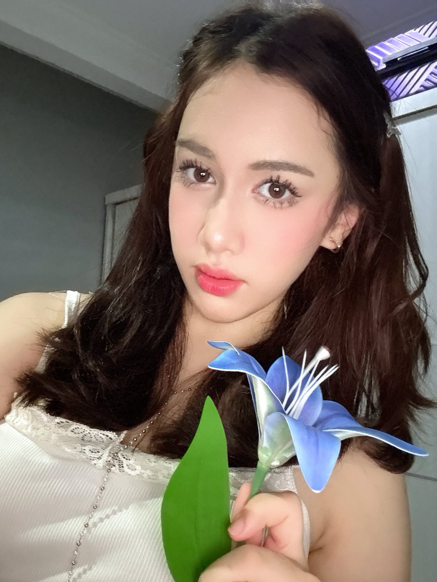 Chelsea Davina tweet media