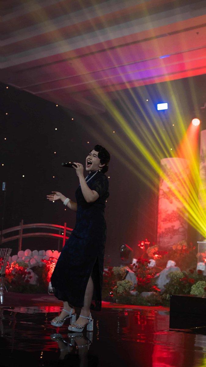 ebinebinebin_'s tweet image. Nyanyi kali ini dengan Old Chinese Hairstyle 😍😍

#hairstyle #singing #nyanyi #hairdo #performance