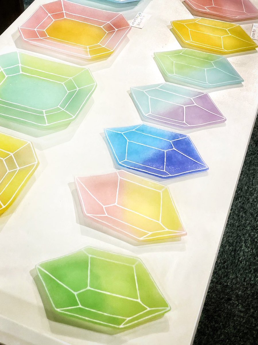 faroglass's tweet image. 5/6まで、岐阜駅ワンオーバーエフさんに並んでいます。

#glassart
#jewel 
#plate