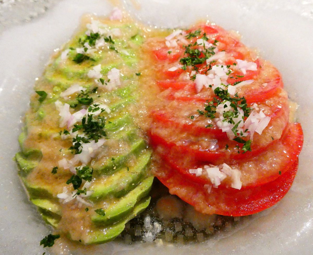 lanRn6nHTXd5t4y's tweet image. トマト🍅とアボカド🥑のサラダ
そして
馬肉のタルタル🥩
馬肉タルタルの美味さたるや😋
これで
今週は
元気いっぱい
٩(๑❛ᴗ❛๑)۶
 #ルクロ
 #根津