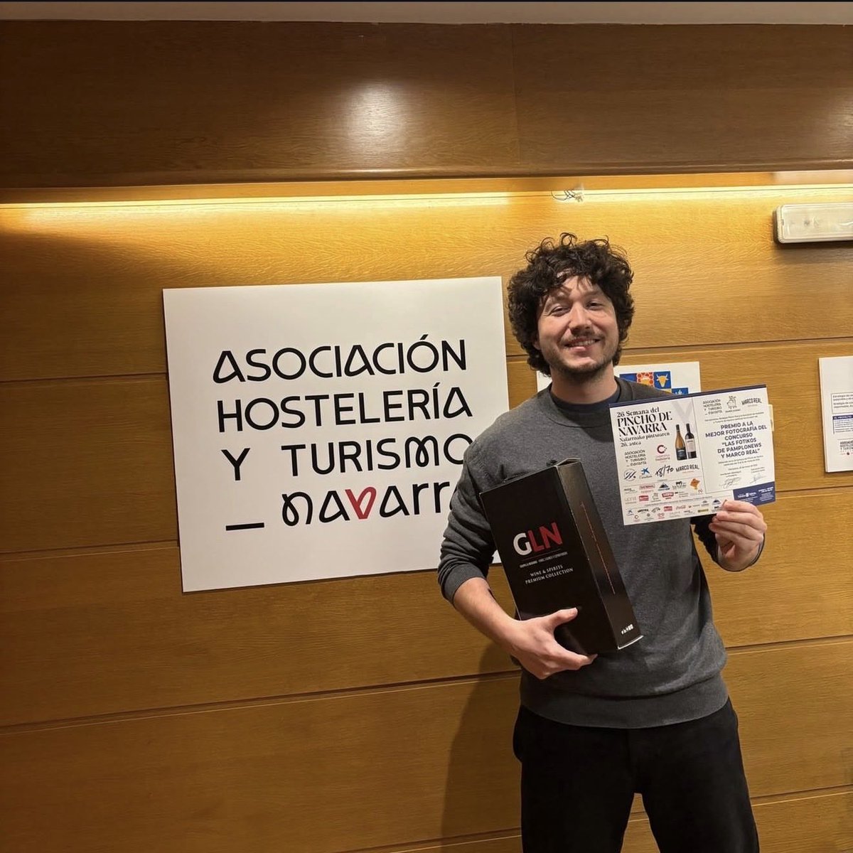 hostnavarra's tweet photo. 📸✨ La #SemanaDelPincho2026 también se vive a través del objetivo
Junto a @pamplonews y @bodegasmarcoreal, celebramos el talento que ha capturado la esencia del evento
🏆 + votada: Fermín Ruiz
🎖️ Mejor foto: Jesús Goldaraz
Gastronomía, cultura y emoción en cada imagen. https://t.co/J3pqq2D07C