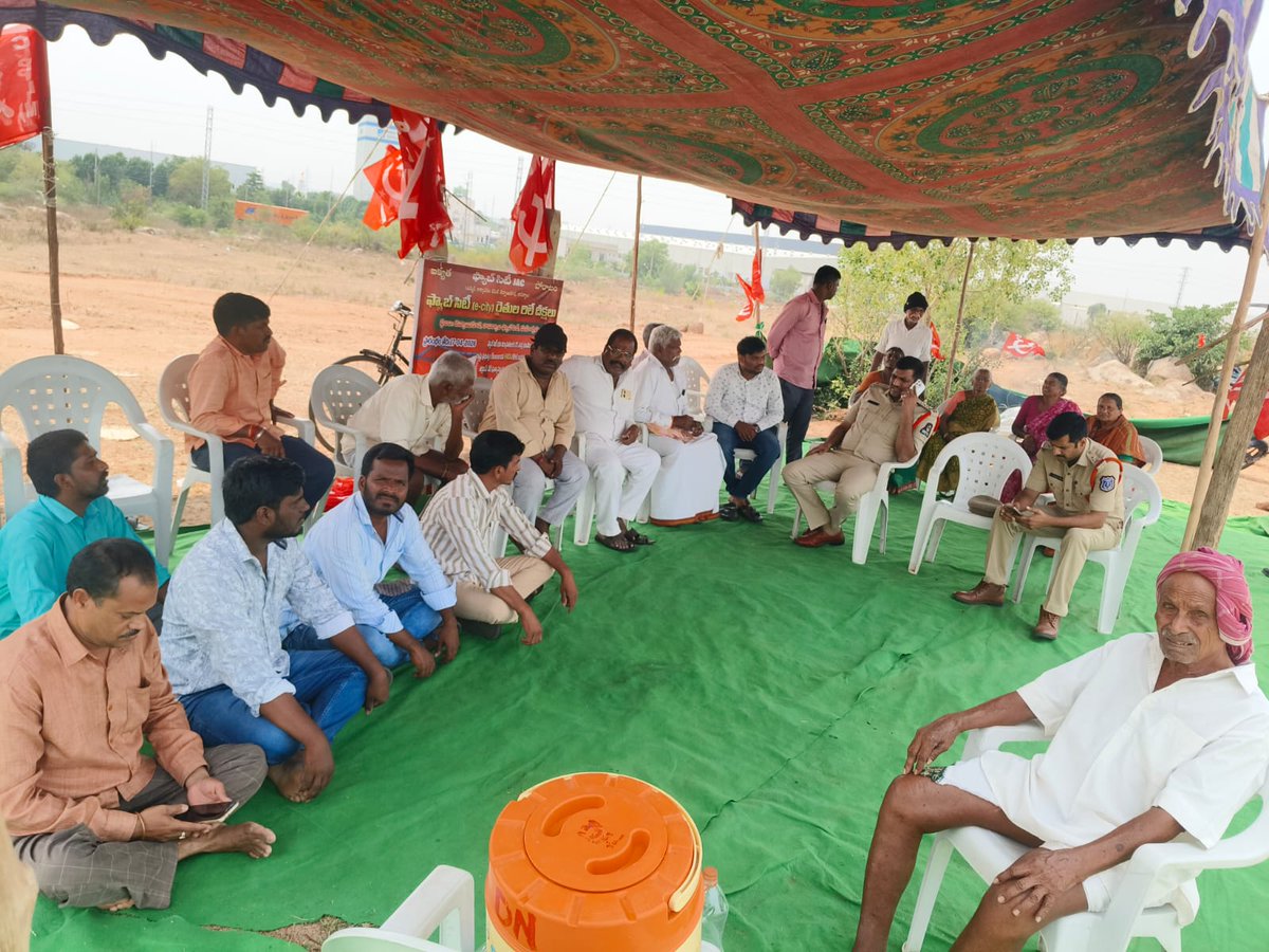 RameshPasham_'s tweet photo. అయ్య @revanth_anumula ముఖ్యమంత్రి గారు మా ఫ్యాబ్ సిటి (e-city) రైతుల బాధని ఒకసారి చూడండి సారు...@TelanganaCMO @TelanganaCS @SajjanarVC_IPS @Bhatti_Mallu @CPRO_TGCM @Congress4TS https://t.co/JithktDWJ2