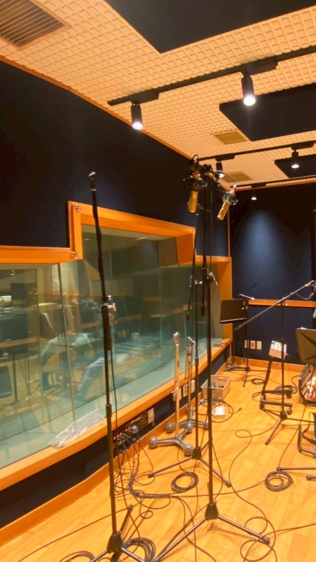 本日は別件でレコーディング現場におりました。とても有意義でございました。
クリエイティブは様々な形、やり方、表現が存在していて、それぞれが面白いと思えるのです。その方が楽しいです。

その中の1つにワコンピVenueもなれたのなら嬉しく思います🔥帰宅したらM3で購入したCD達を聴きます(田村)