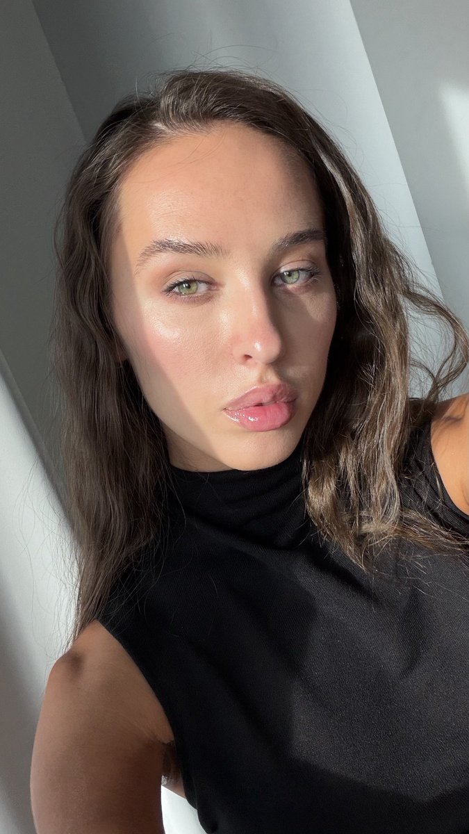 alina tweet media