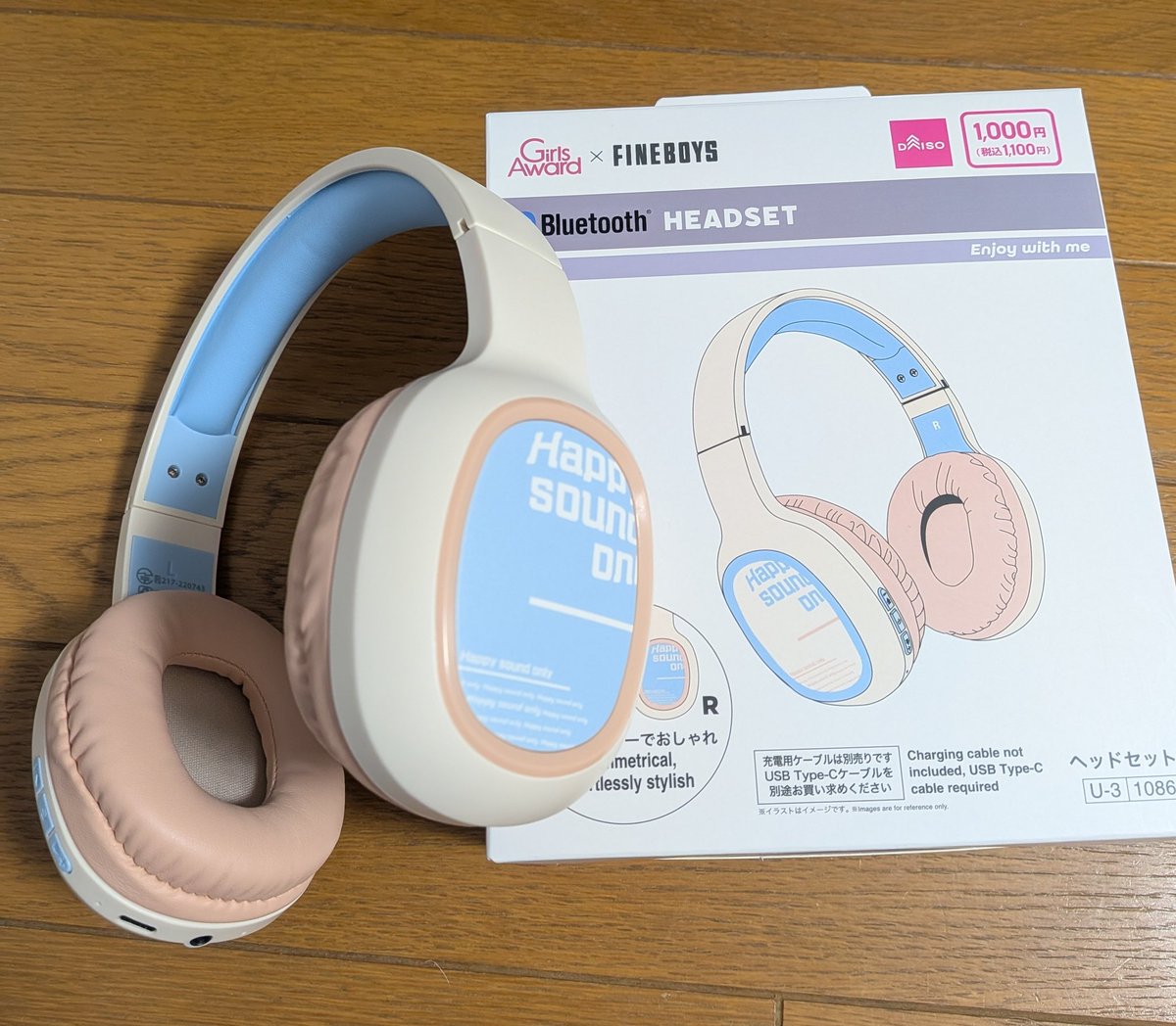 ZebraWolfWeb's tweet photo. ダイソーのBluetoothヘッドホン、ついにusb-cに対応したのが出てたので購入！
あんまり音にこだわらないのでこれでも十分かもしれない
有線ケーブルも一緒に買ったけど、ケーブルが100円のせいか、なんかケーブルが折れ曲がったりする度にジージーいう...Bluetoothで使う分には問題ないけど https://t.co/IIuXr2sbi8