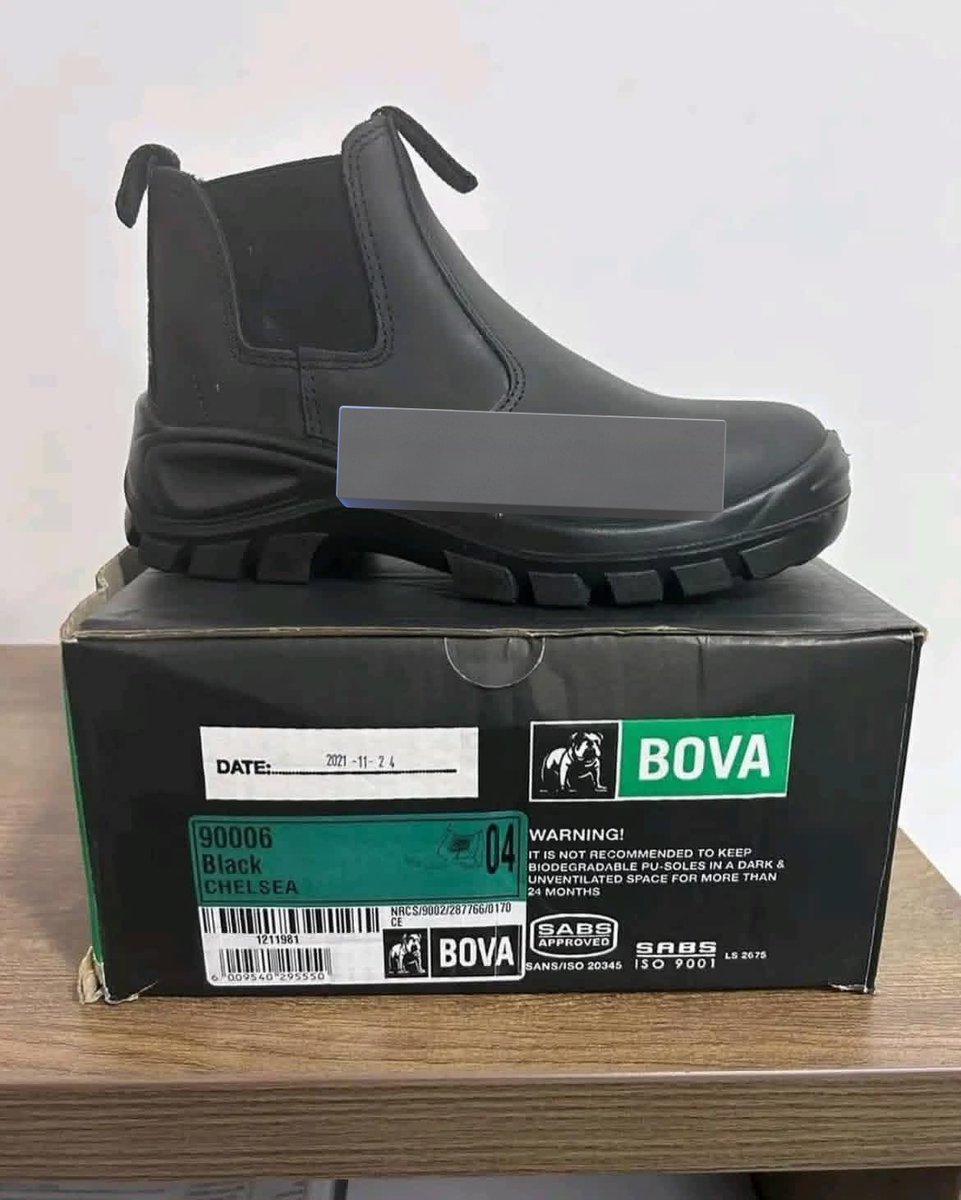 FaithEmmanuelah's tweet photo. High quality worksuits still available at k45,000 only. We also customize and print. 
Bova safety boots ranging from k170,000-k220,000 (sizes 5-9)
Also available on order at discounted price
0885176353 Limbe https://t.co/VV3WePShZY