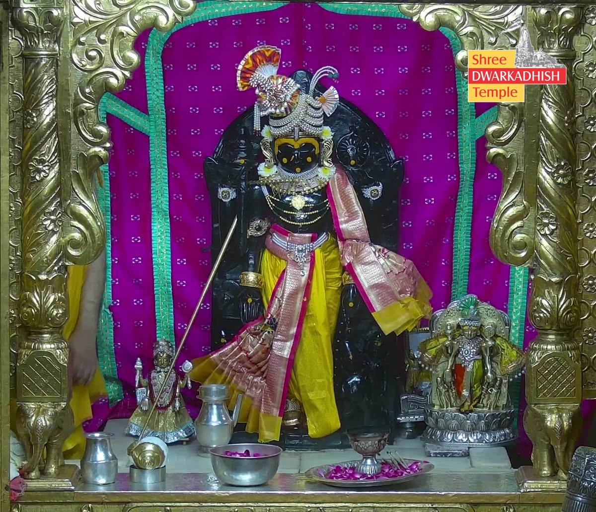 DwarkaOfficial's tweet image. राजाधिराज द्वारकाधीश जी के श्रृंगार आरती दर्शन🙏🏻
श्री द्वारकाधीश मंदिर द्वारका,गुजरात
दिनांक :- 28/04/2026 मंगलवार                                        

#Dwarka #shringararti
#ShridwarikadhishmandirOfficial