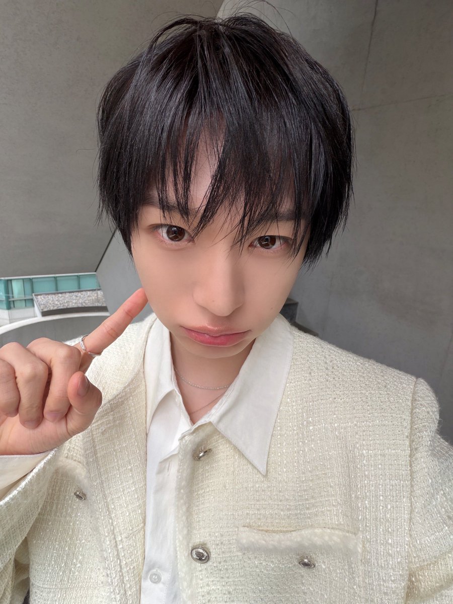 xamazzang's tweet photo. 존귀셀카 또왔다....... 아아 존예 https://t.co/S5pYRzbxqO