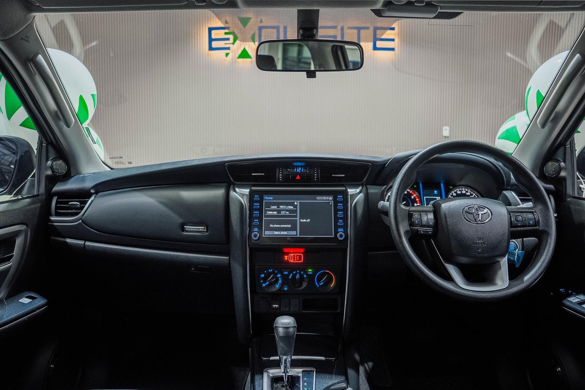 sir_wicknell. tweet media