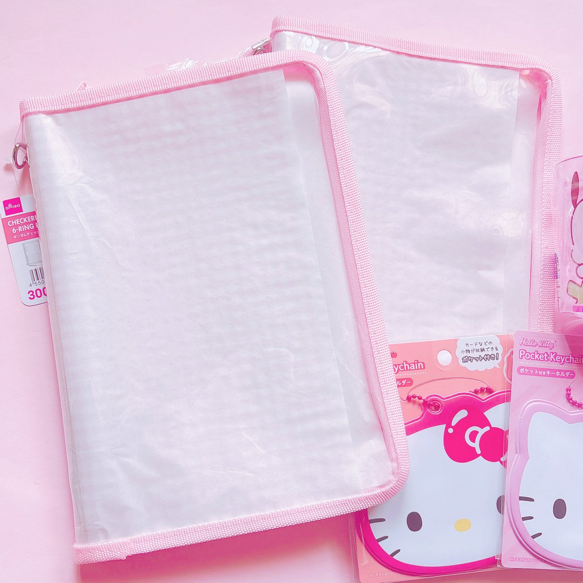 luvmelo_s2's tweet photo. ダイソーお迎え品💗
ギンガムチェックの
6リングファイルケースが
かわいい🎀✨

#サンリオ
#Sanrio
#マイメロディ
#マイメロ
#mymelody
#クロミ
#クロミちゃん
#KUROMI
#メロクロ
#hellokitty
#ハローキティ
#キティちゃん
#100均
#ダイソー
#DAISO
#推し活
#ギンガムチェック6リングファイルケース https://t.co/qhWOegqsRM