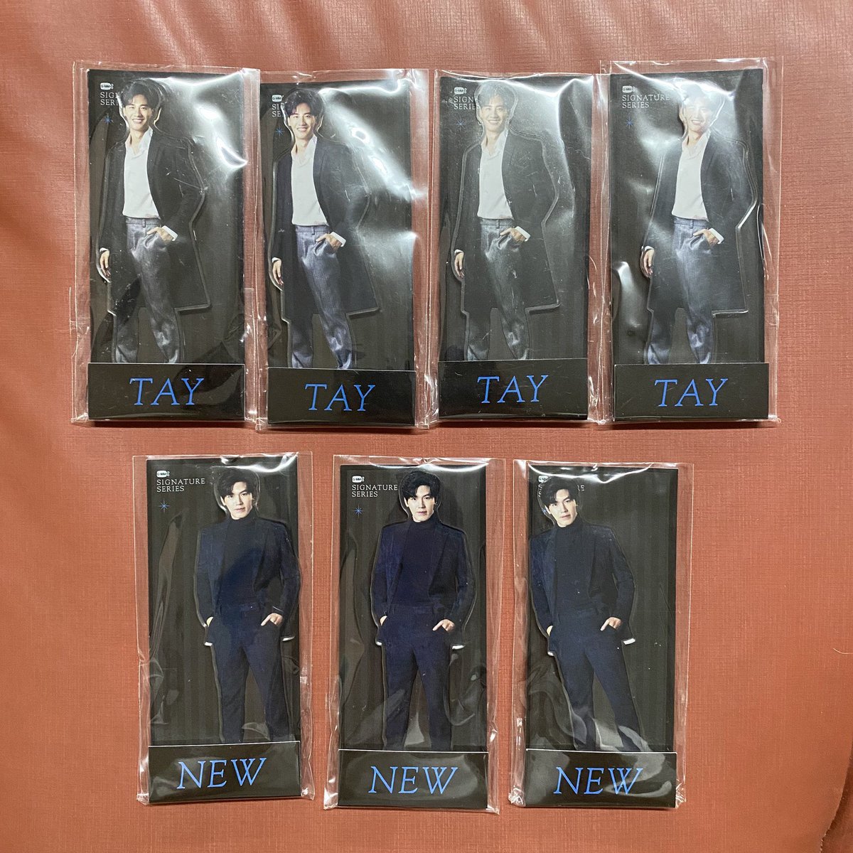 marsyonaka's tweet image. WTS / ขาย  🐣♡

♡ Standee 300.-
♡ Exclusive Photocard Set 350.-

♡ Shipping 40.-

#ตลาดนัดเตนิว 
#Tawan_V #Newwiee #TayNew #เตนิว 
#ตลาดนัดgmmtv #ตลาดนัดgmm