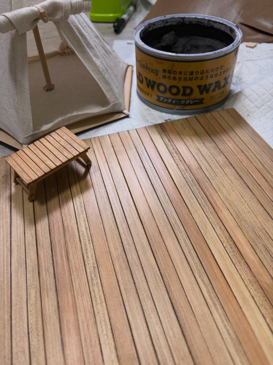nico_miniature's tweet image. 突如思いたってウッドデッキを作っている🏕️
こういう事ばっかりやってるから進まないの

#ミニチュア極小技巧展2026 
#miniature #ミニチュア　#キャンプ #nicoキャンプ
@miniature_art01