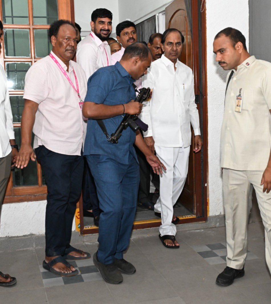 RaghavBRS's tweet photo. In Telangana Bhavan with Pedda sir @KCRBRSPresident @KTRBRS @SantoshKumarBRS https://t.co/XTOZeSWxmM