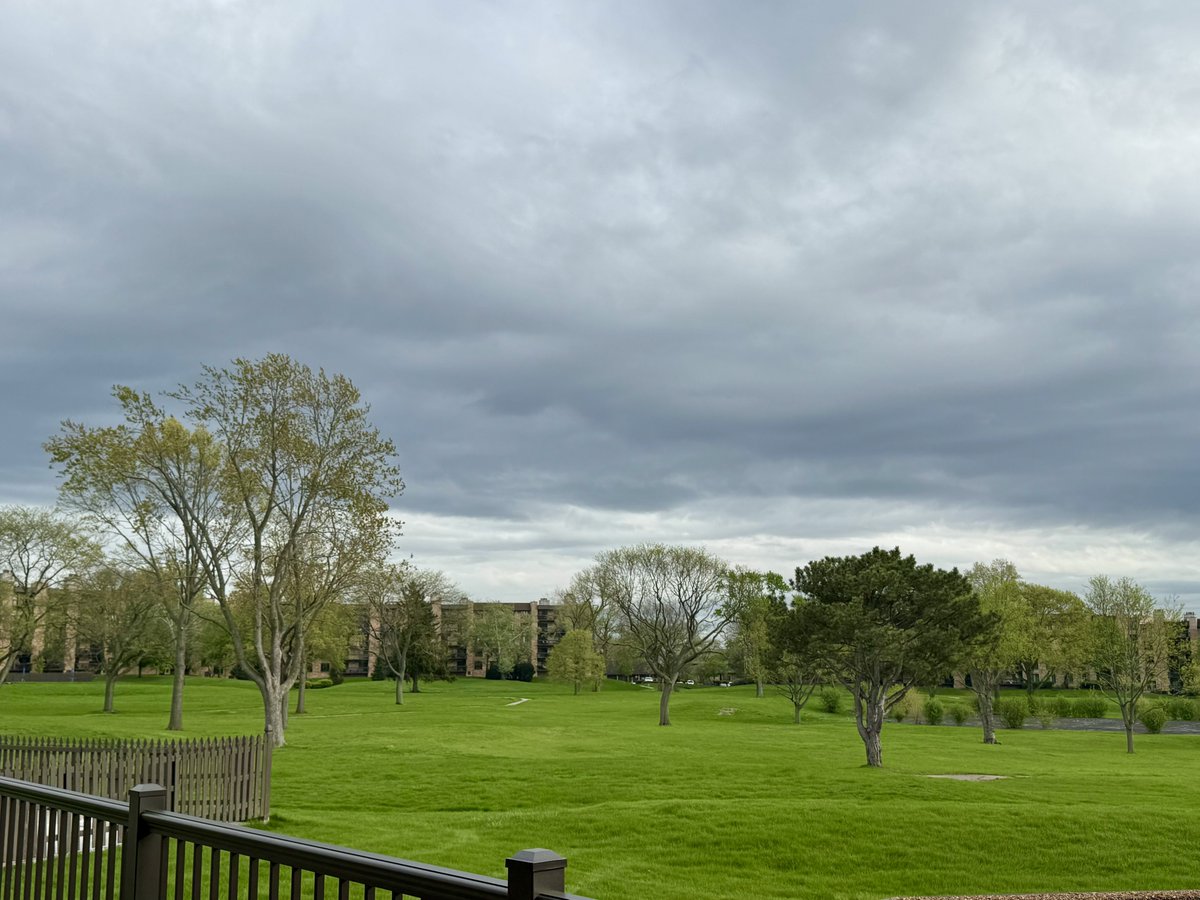 MichaelHeimlich's tweet image. Dark storm clouds-gray cumulus-cloudy overcast sky-skies Chicago weather 5:30-35pm April 27 2026 Northbrook Illinois USA -Editorial Use Permission w/Credit: Michael Heimlich @MichaelHeimlich; #DarkClouds #Clouds #Cumulus #Overcast #Sky #Skies #wx #ILwx @NWSChicago #StormHour