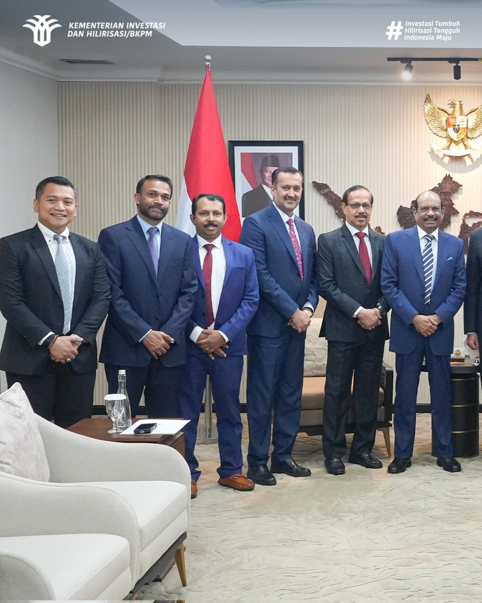 bkpm's tweet photo. Minister @rosanroeslani received UAE Ambassador to Indonesia Abdulla Al Dhaheri and Chairman of LuLu Group International @Yusuffali_MA to discuss strengthening investment and exploring food security collaboration to support sustainable economic growth (27/4). https://t.co/ZPSlOFrye9