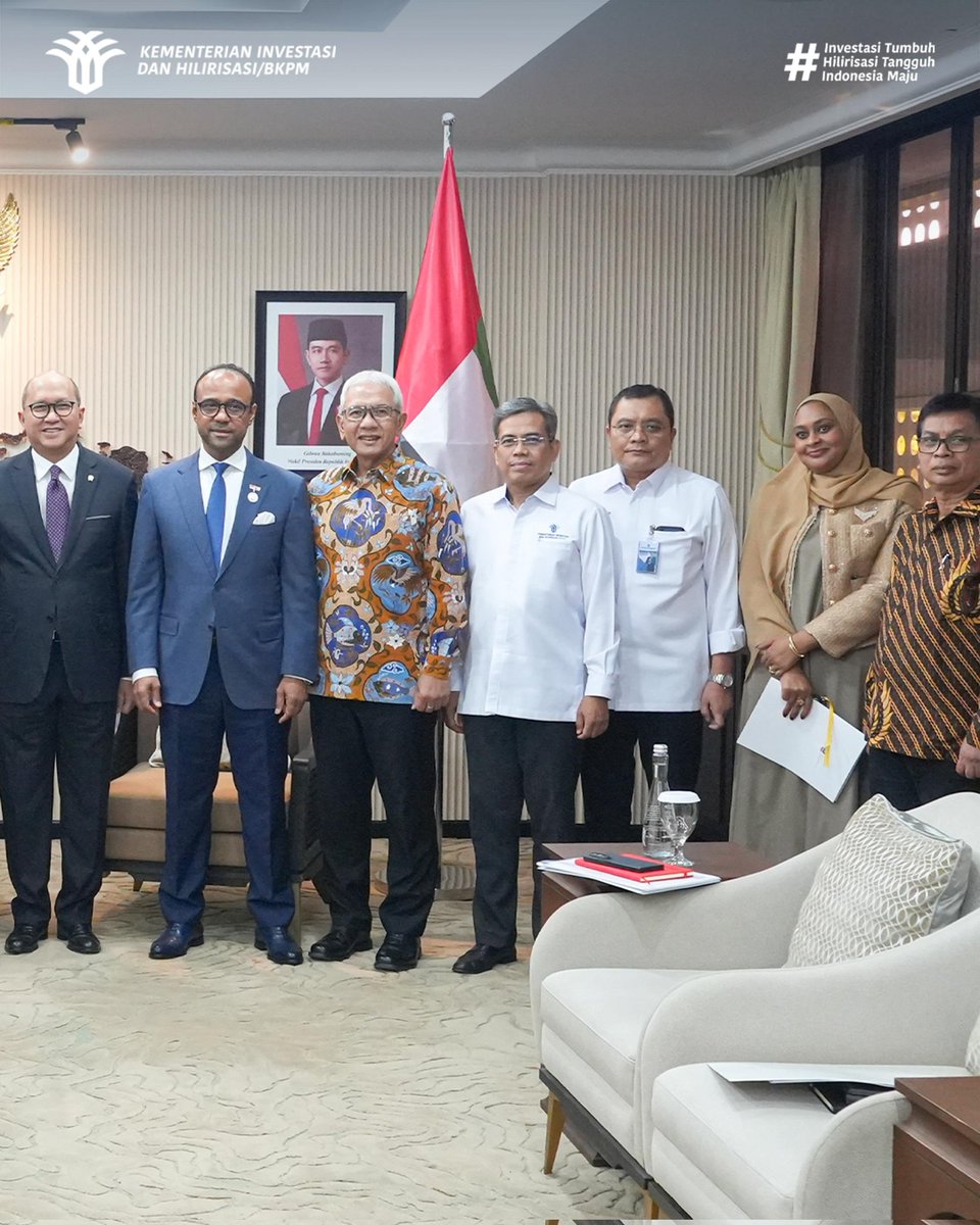 bkpm's tweet photo. Minister @rosanroeslani received UAE Ambassador to Indonesia Abdulla Al Dhaheri and Chairman of LuLu Group International @Yusuffali_MA to discuss strengthening investment and exploring food security collaboration to support sustainable economic growth (27/4). https://t.co/ZPSlOFrye9